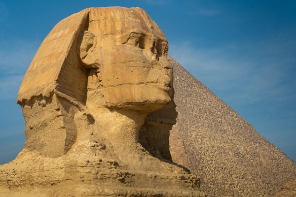 Cairo – Pyramids & Old Egyptian Museum Private Car